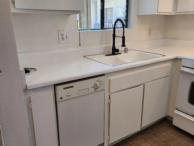 1140 Belmont Ave #8 — Photo 5