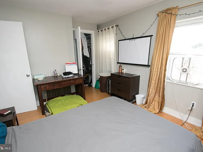 2351 Christian St #D — Photo 13