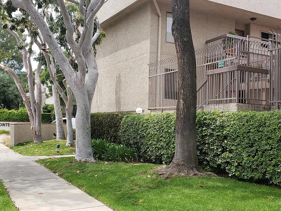 15215 Magnolia Blvd