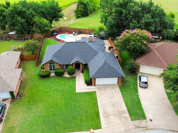 145 Driftwood Ln, Waxahachie, TX 75165