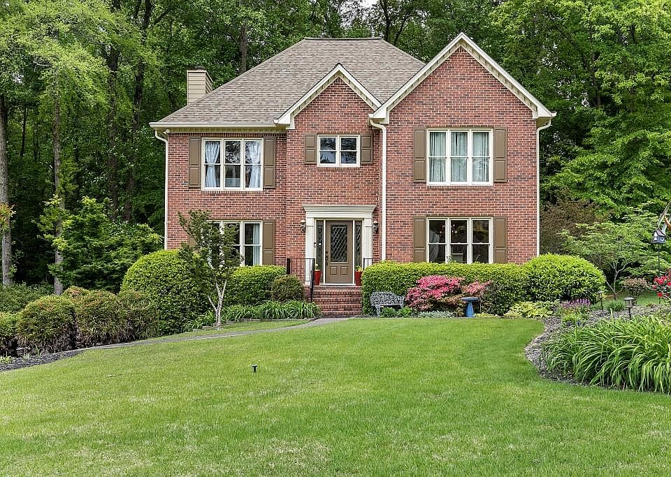 1st image of 2576 Hollycreek Dr NE