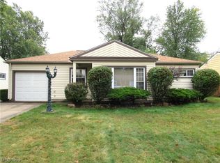 8907 Lynnhaven Rd, Parma Heights, OH 44130