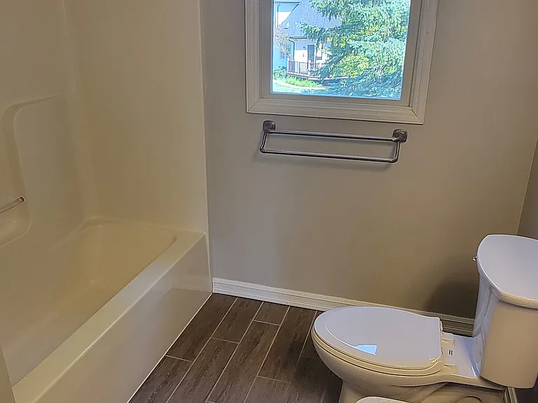 2nd floor full bath