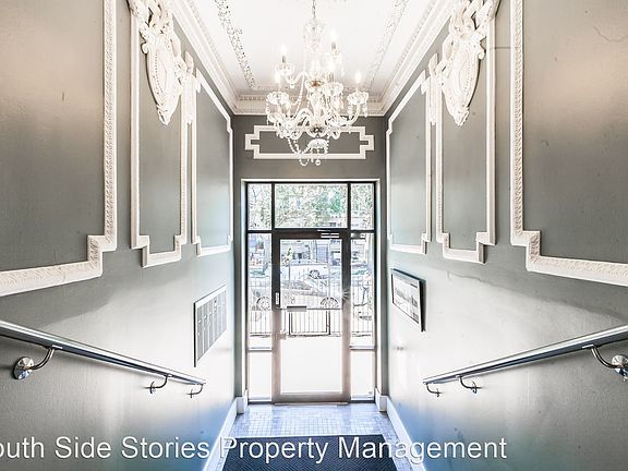 3rd image of 4240 S Calumet Ave #4428766