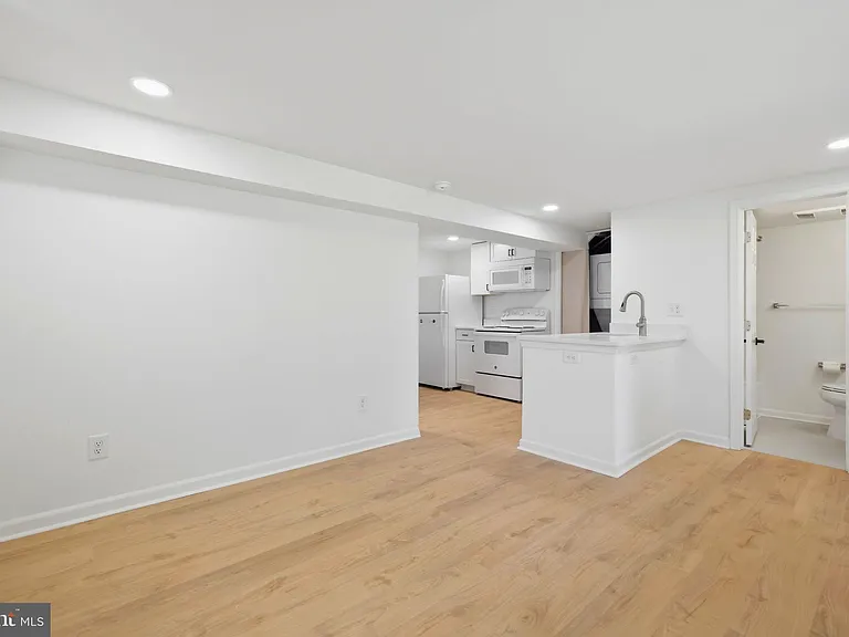 414 Madison Ct SE — Photo 12