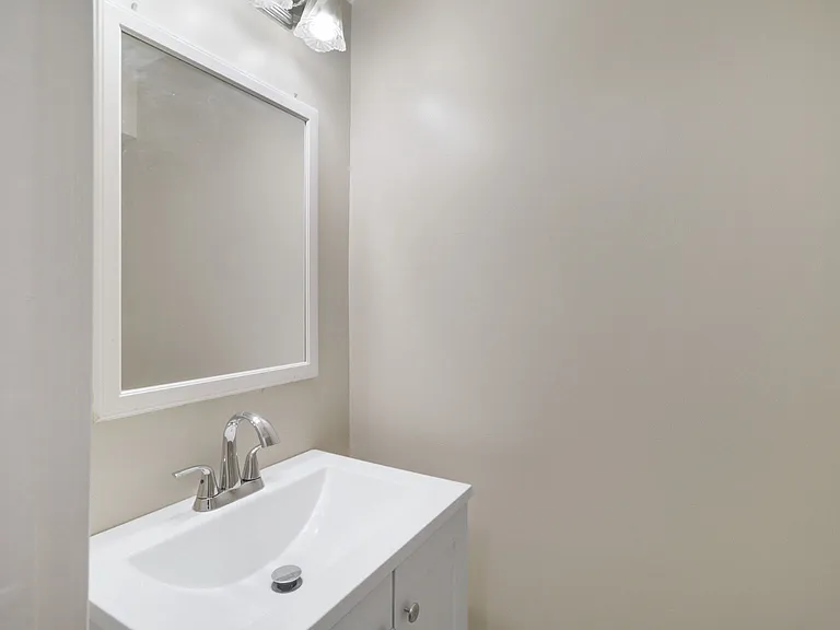 8507 Castlemill Cir — Photo 11