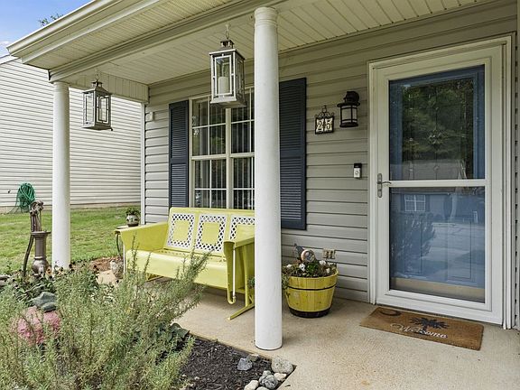 2nd image of 25 Fairhope Ln