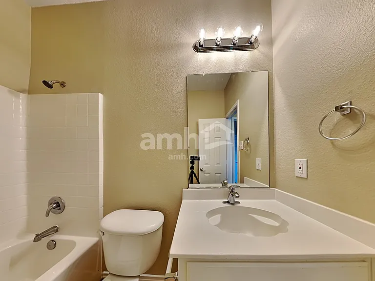 86 N Highland Dr — Photo 14