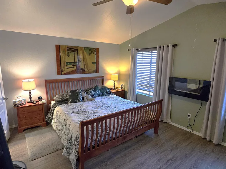 1734 E Pontiac Dr — Photo 21