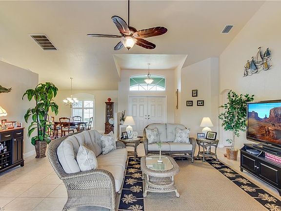 4th image of 2525 NE 20th Pl
