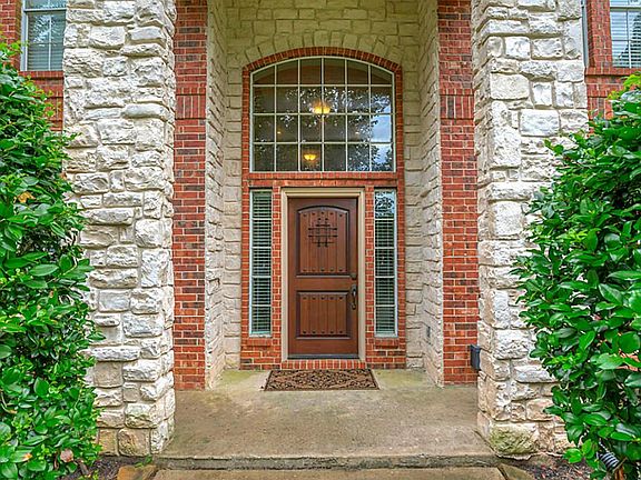 3rd image of 33303 White Oak Ct