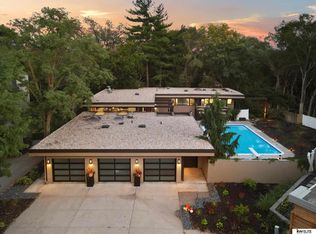 9507 Oak Cir, Omaha, NE 68124