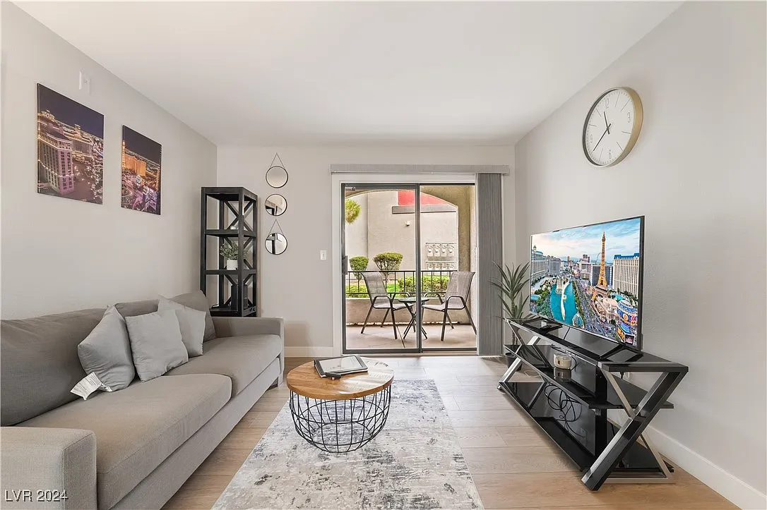 1 bed, 1.0 bath, 660 sqft, $2,100 — Photo 3