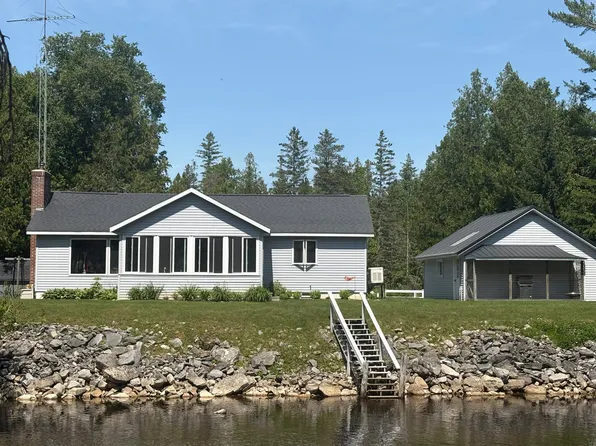 W12151 E River Rd, Naubinway, MI 49762