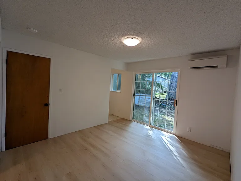 2428 Yew Street Rd — Photo 9