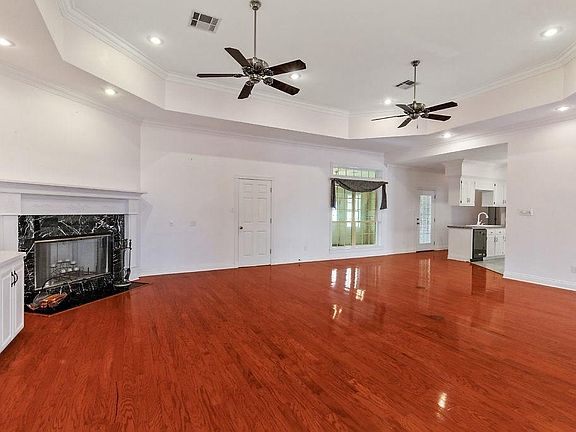 4th image of 304 Oakley Dr