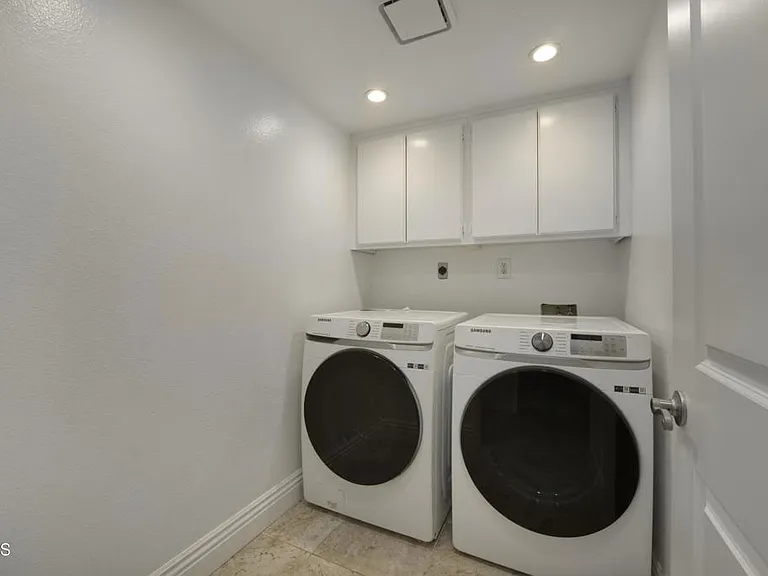 614 Gilbert St — Photo 11