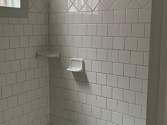 5th image of 2232 W Grace St APT 2