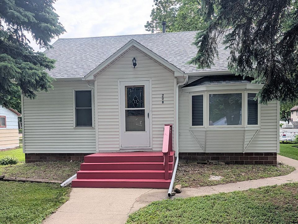 1st image of 208 S 7th St
