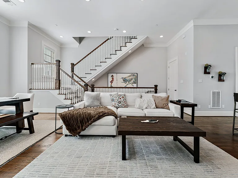 1504 Knox St — Photo 34