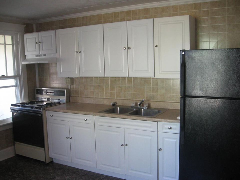 1st image of 882 Baltimore St