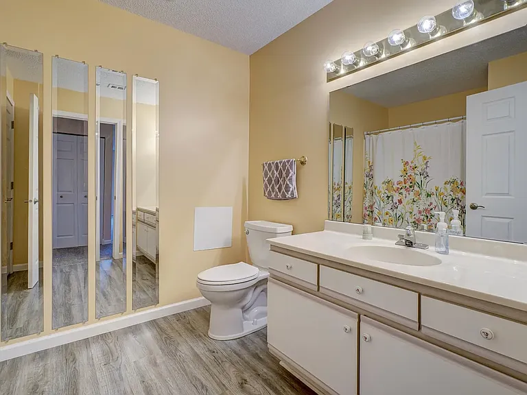 1300 Carriage Dr #A — Photo 35