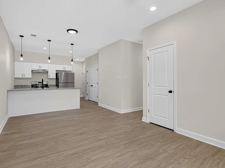 922 S Booker St — Photo 3