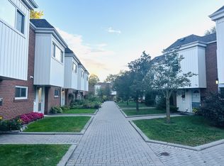 15 Esterbrooke Ave #136, Toronto, ON M2J 2C5
