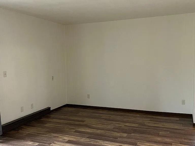 Immaculate Updated 2 Bedroom with 1 Bath — Photo 7