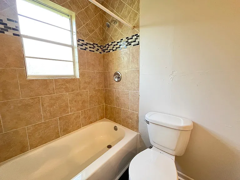 409 La Bradford Dr — Photo 9