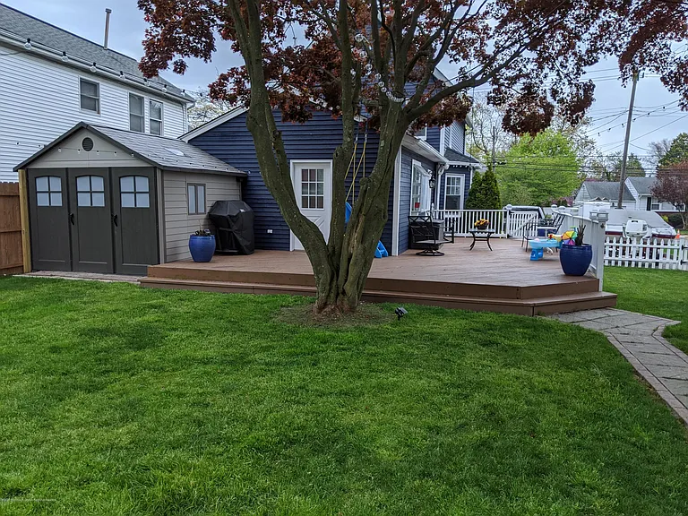 1121 Bay Ave — Photo 27