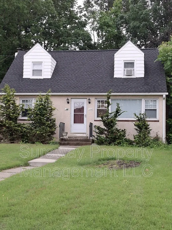 Building Photo - 2008 Maple Ave #B