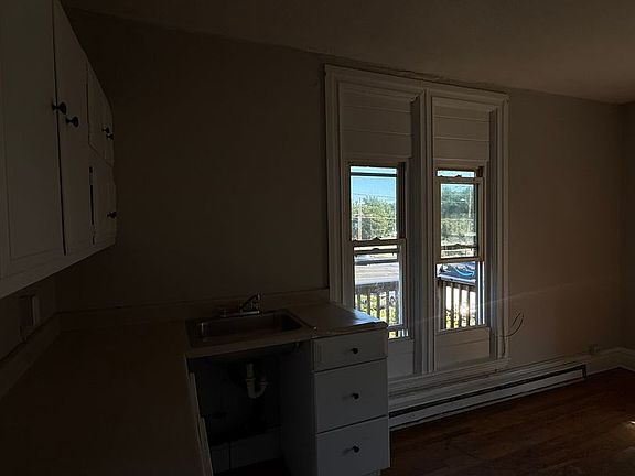 3rd image of 5 Maple St #2R