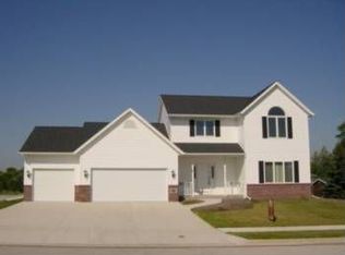 735 Maple Ave, Oostburg, WI 53070