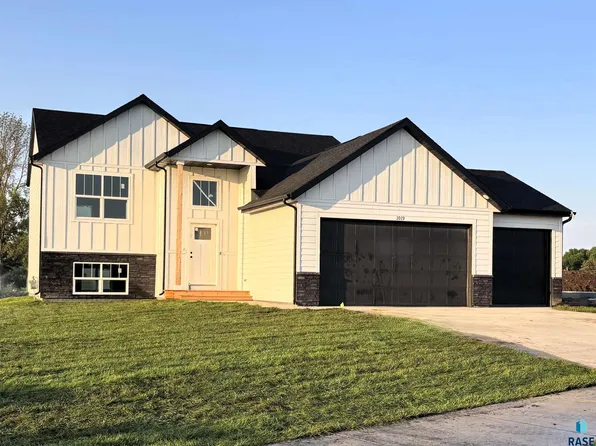 1019 Estate St, Harrisburg, SD 57032