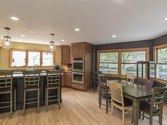 3rd image of 2727 Thompson Dr