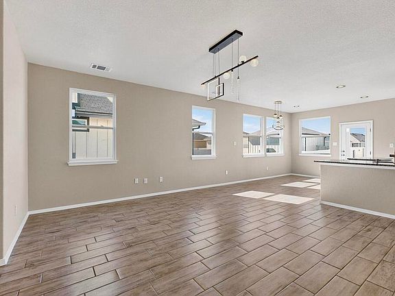 4th image of 189 Fabion St