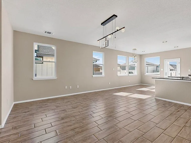 189 Fabion St — Photo 4