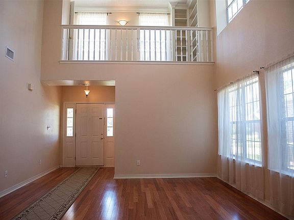4th image of 821 Ladner Dr