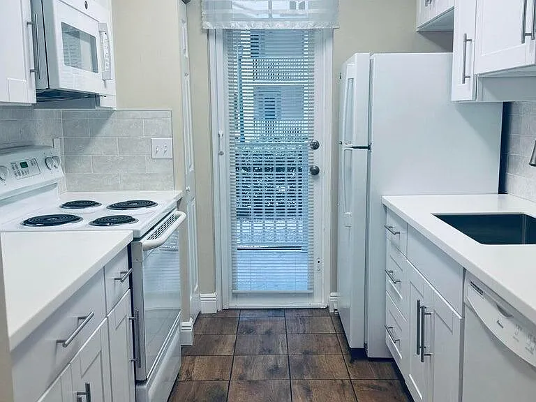 1139 Town Center Dr #11 — Photo 3