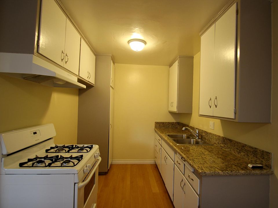 1st image of 10921 Bloomfield St APT 4