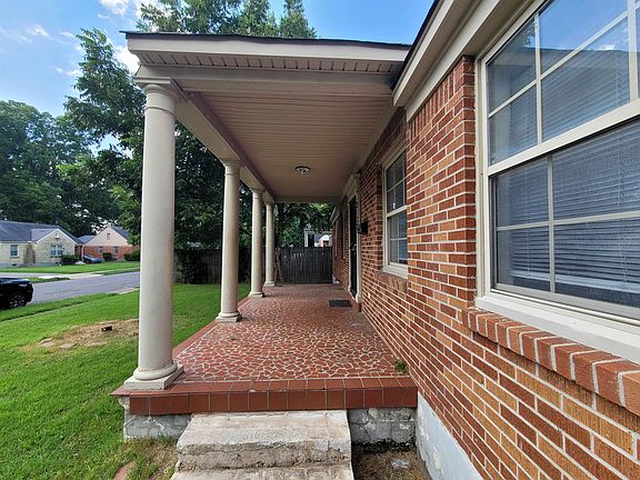 3rd image of 3132 Lamphier Ave