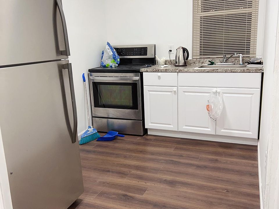 1st image of 12315 18th Ave #2