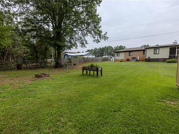 4th image of 610 Dr Mitchell Rd