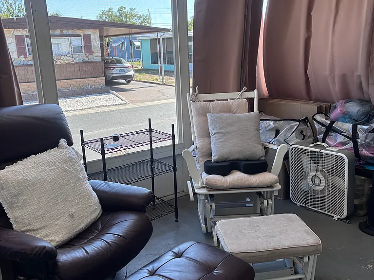 Screen room