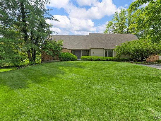 10944 Chalet Ct, Saint Louis, MO 63141