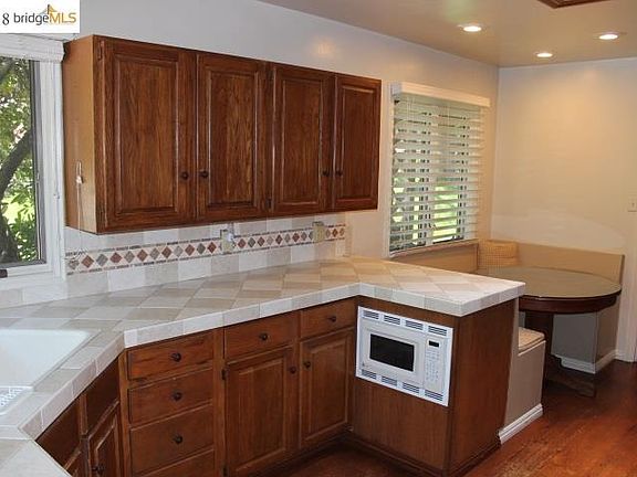 4th image of 31 Yetta Dr