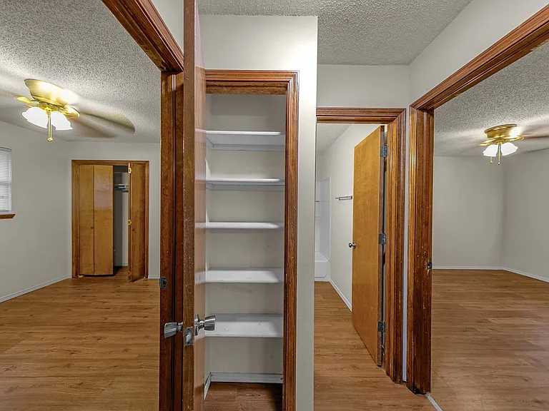 2204 Douglas St — Photo 14