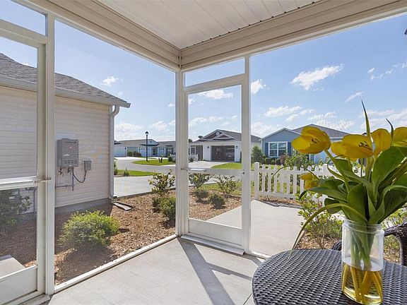 5th image of 835 Conroe St