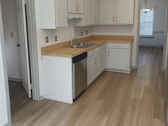 3rd image of 1113 Warner Hall Dr